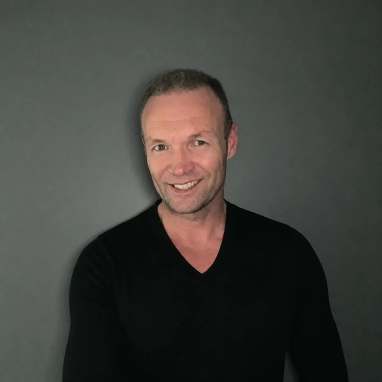 Porträtt av Ole Morten Toft Pettersen i svart tröja